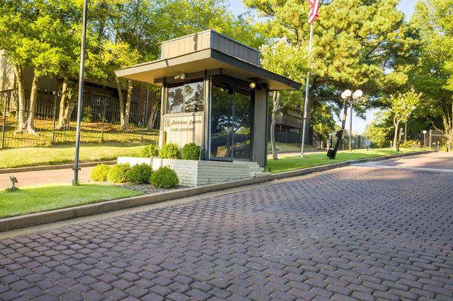 820 Creekside Dr Apt 1, Memphis, TN 38117