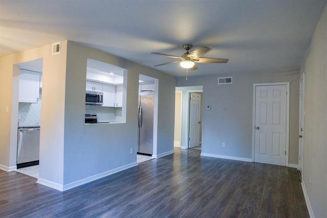 820 Creekside Dr Apt 1, Memphis, TN 38117