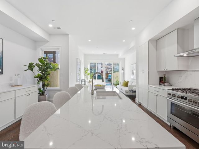 1109 4TH ST NE, Washington, DC 20002