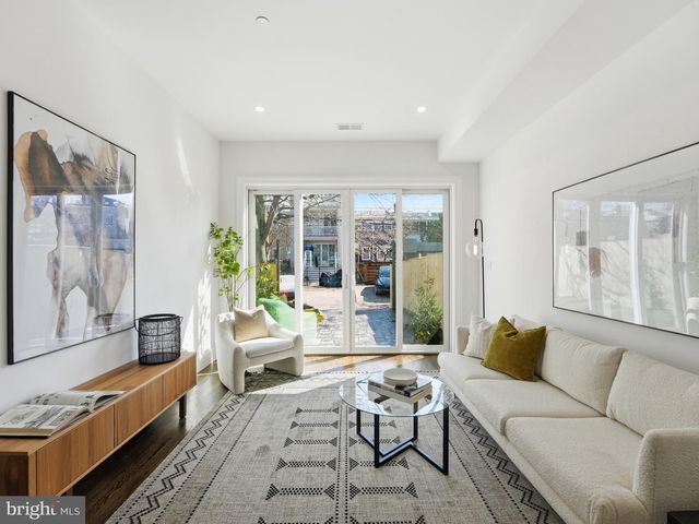 1109 4TH ST NE, Washington, DC 20002