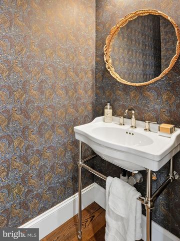 1109 4TH ST NE, Washington, DC 20002