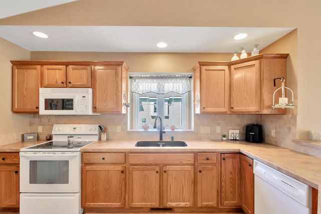 8905 N Clearwater Drive, Zeeland, MI 49464