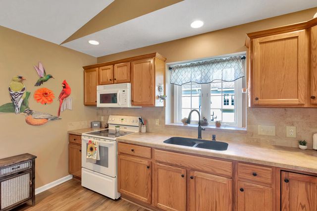 8905 N Clearwater Drive, Zeeland, MI 49464