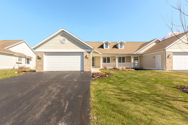 8905 N Clearwater Drive, Zeeland, MI 49464