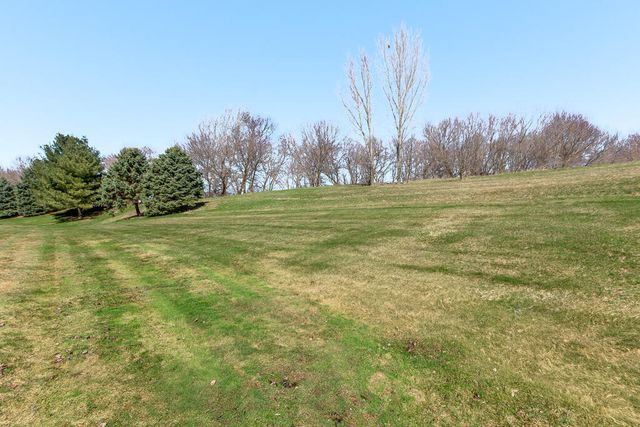 8905 N Clearwater Drive, Zeeland, MI 49464