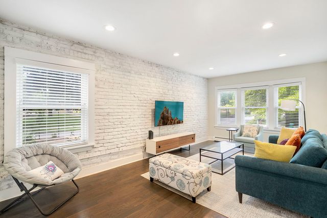 118 N Taylor Avenue 1, Oak Park, IL 60302