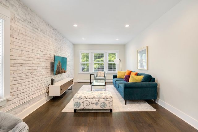 118 N Taylor Avenue 1, Oak Park, IL 60302