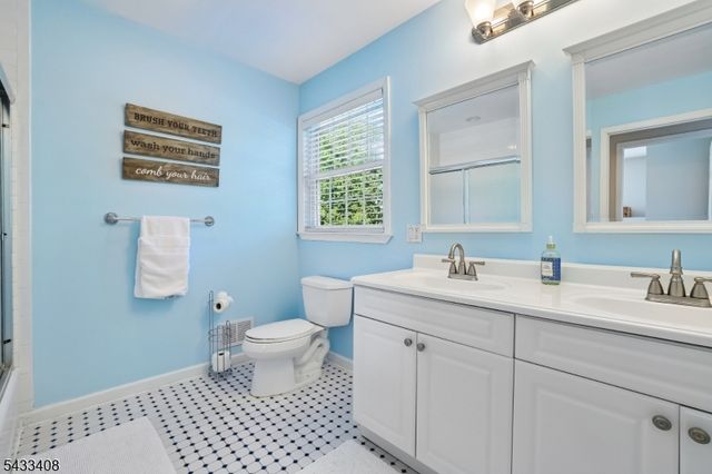 208 Wyoming St, Westfield Town, NJ 07090