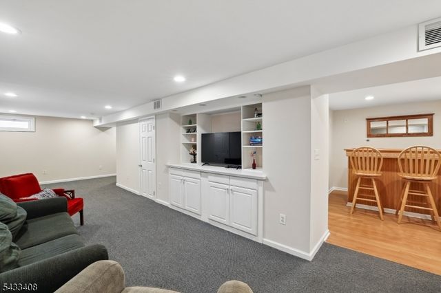 208 Wyoming St, Westfield Town, NJ 07090