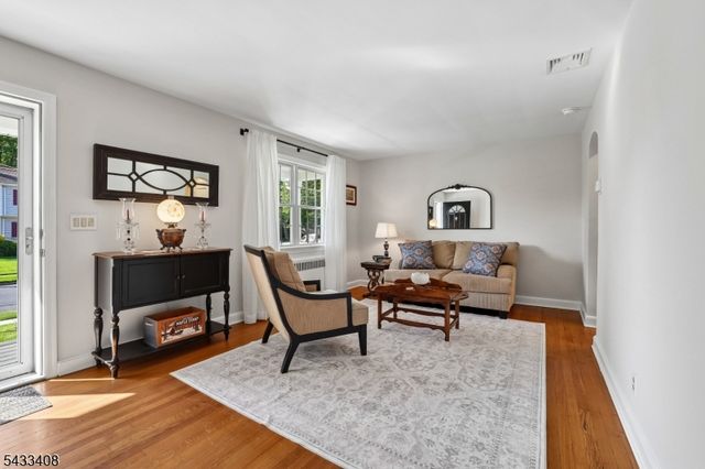 208 Wyoming St, Westfield Town, NJ 07090