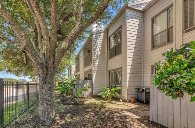 3220 69th Street B8, Galveston, TX 77551