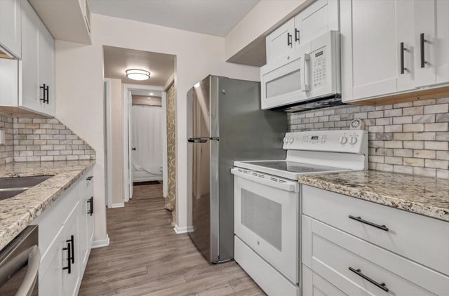 3220 69th Street B8, Galveston, TX 77551