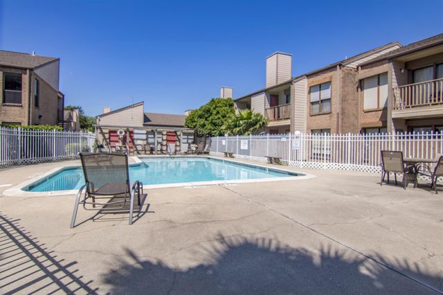 3220 69th Street B8, Galveston, TX 77551