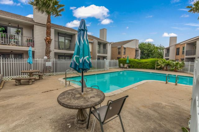 3220 69th Street B8, Galveston, TX 77551