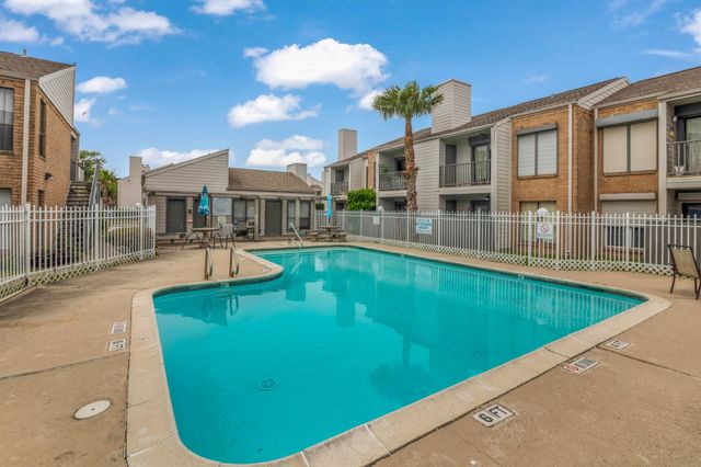 3220 69th Street B8, Galveston, TX 77551