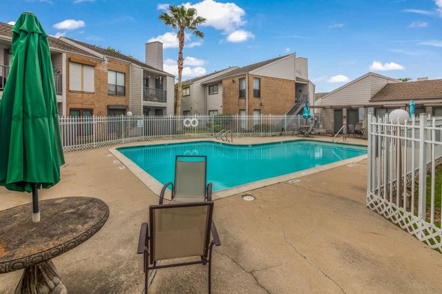 3220 69th Street B8, Galveston, TX 77551