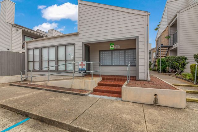 3220 69th Street B8, Galveston, TX 77551