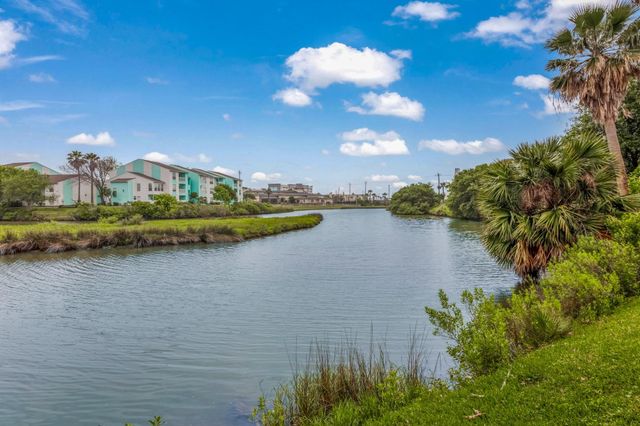 3220 69th Street B8, Galveston, TX 77551