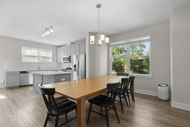 601 Broadway Street 601, Libertyville, IL 60048