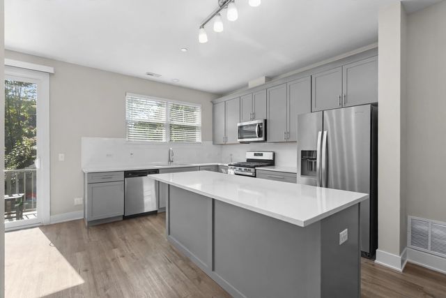 601 Broadway Street 601, Libertyville, IL 60048