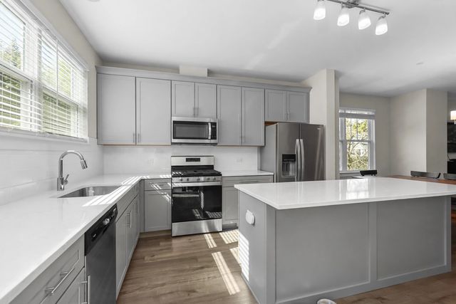 601 Broadway Street 601, Libertyville, IL 60048