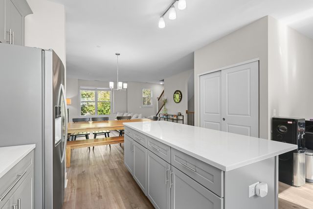601 Broadway Street 601, Libertyville, IL 60048