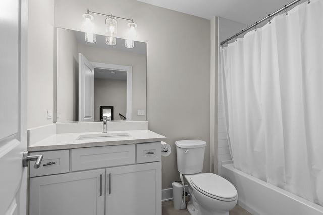 601 Broadway Street 601, Libertyville, IL 60048