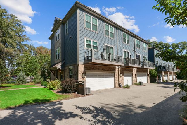 601 Broadway Street 601, Libertyville, IL 60048
