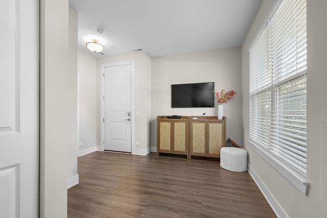 601 Broadway Street 601, Libertyville, IL 60048