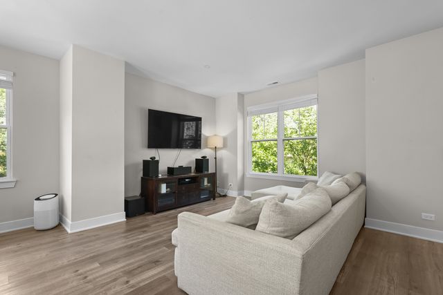 601 Broadway Street 601, Libertyville, IL 60048