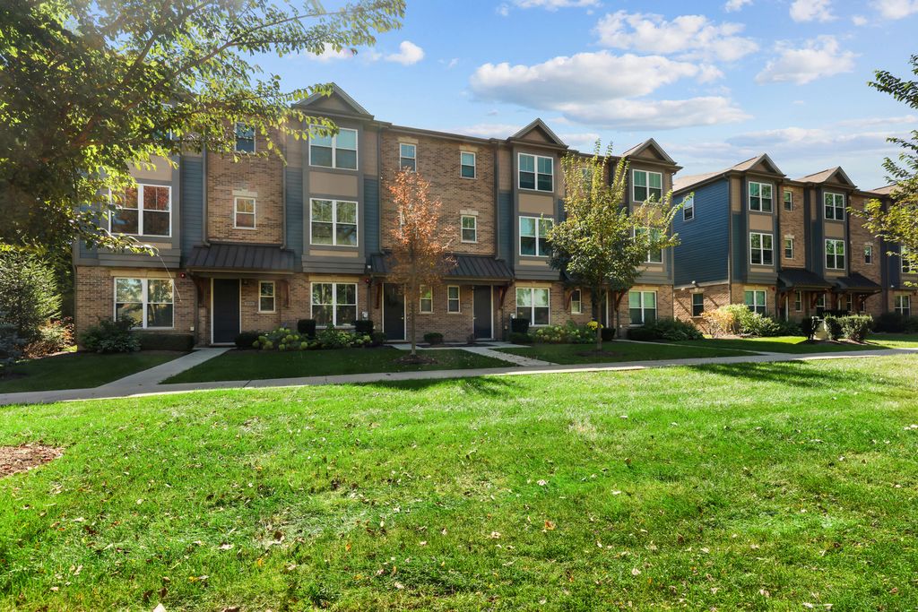 601 Broadway Street 601, Libertyville, IL 60048