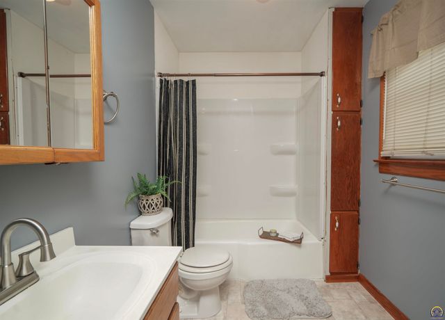 347 E 9th St, Horton, KS 66439