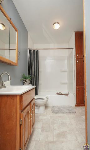 347 E 9th St, Horton, KS 66439