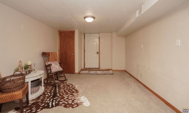 347 E 9th St, Horton, KS 66439