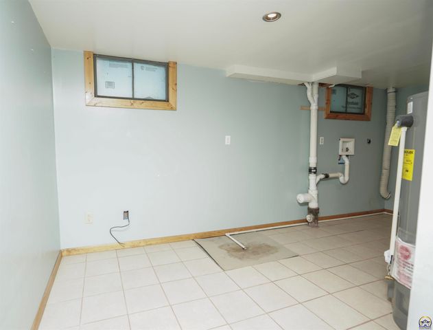 347 E 9th St, Horton, KS 66439