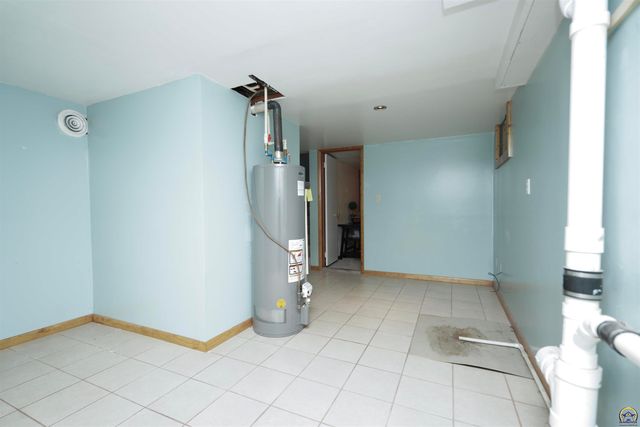 347 E 9th St, Horton, KS 66439