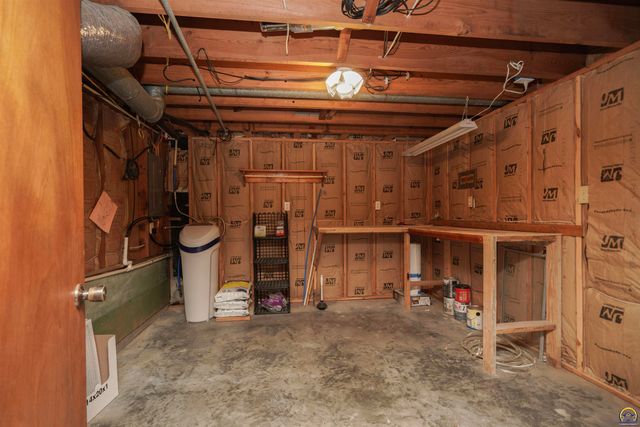 347 E 9th St, Horton, KS 66439