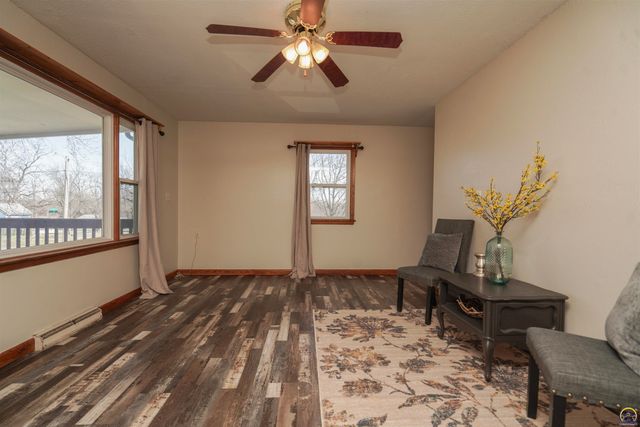 347 E 9th St, Horton, KS 66439