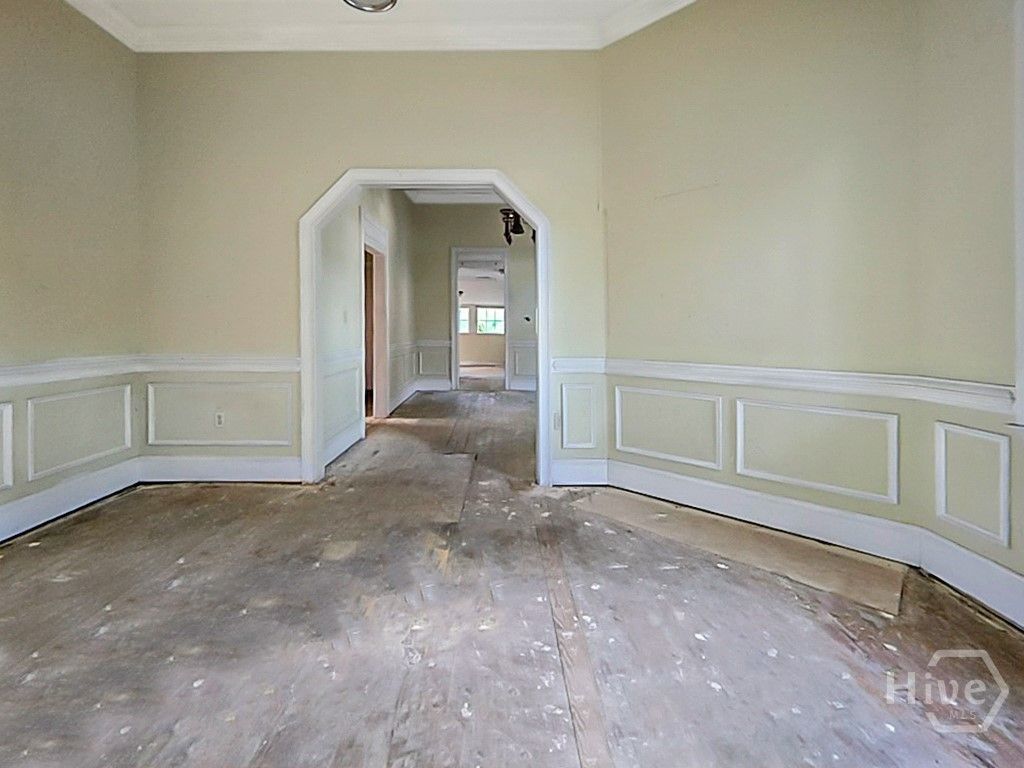 Image 10 of property listing at 842 E 37th Street, Savannah, GA 31401