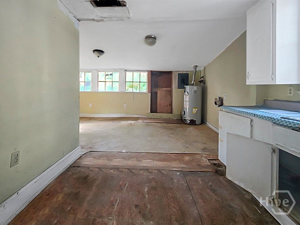 Image 15 of property listing at 842 E 37th Street, Savannah, GA 31401