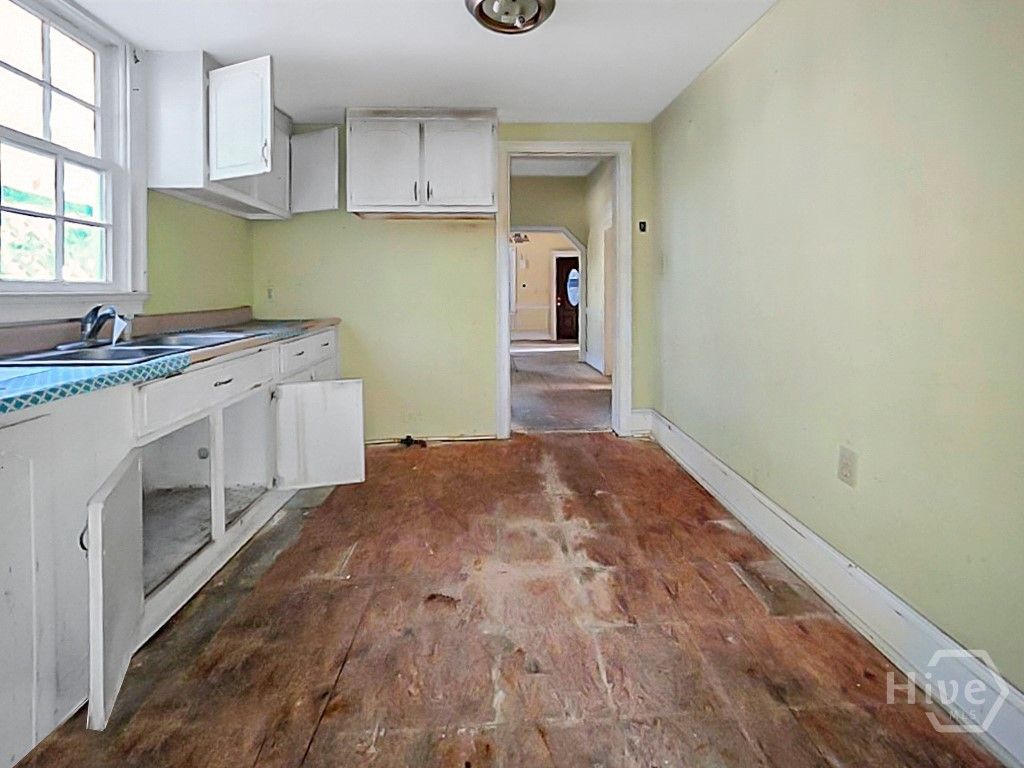 Image 16 of property listing at 842 E 37th Street, Savannah, GA 31401