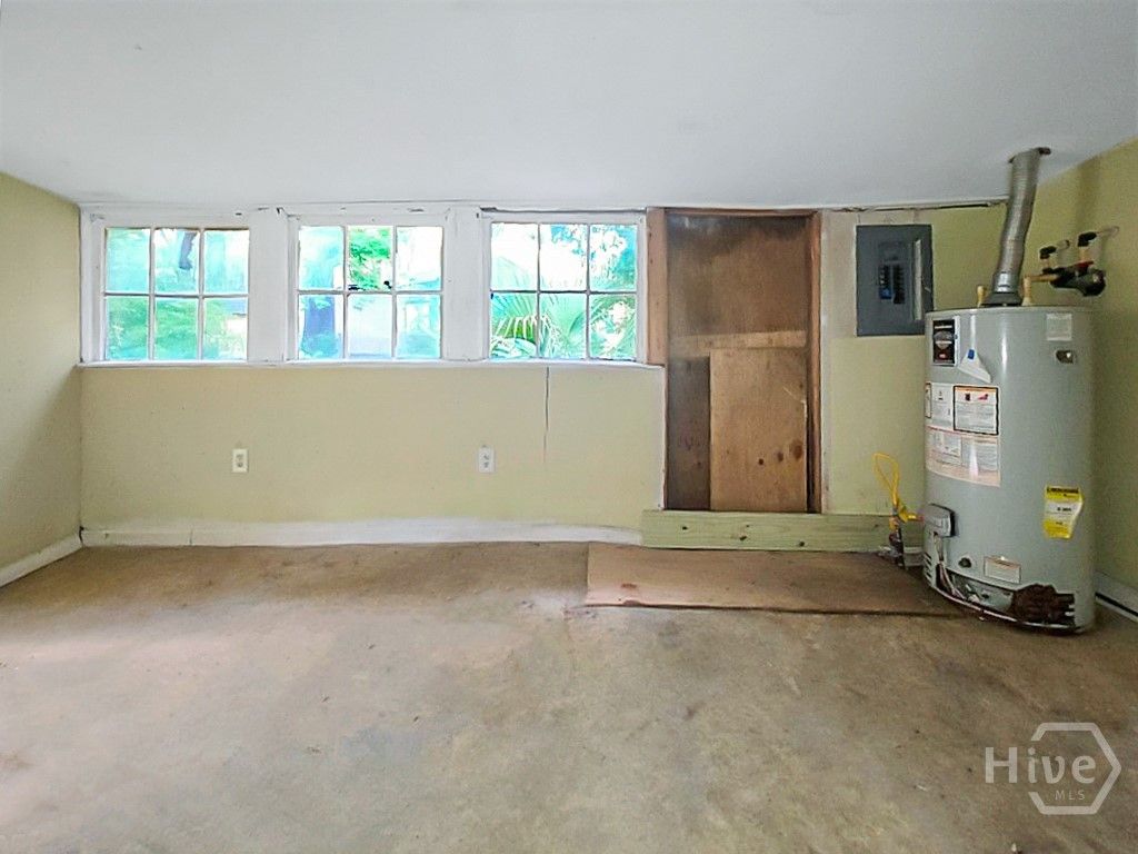 Image 17 of property listing at 842 E 37th Street, Savannah, GA 31401