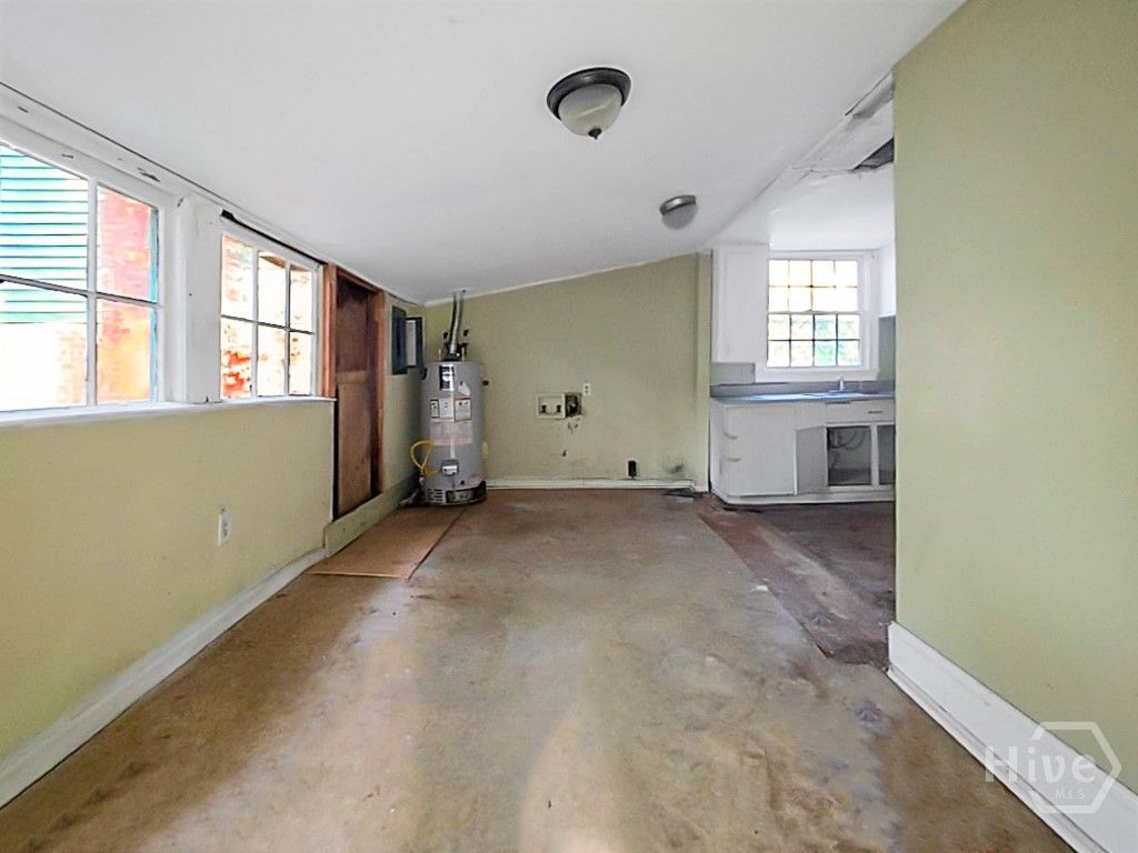 Image 19 of property listing at 842 E 37th Street, Savannah, GA 31401