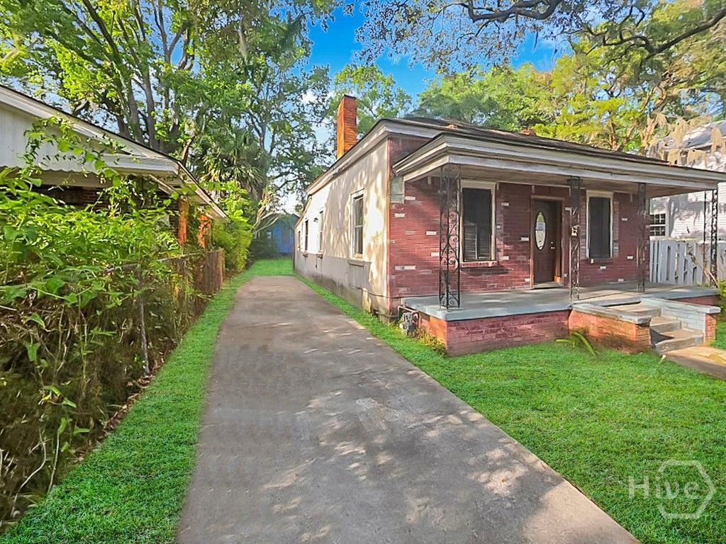 Image 2 of property listing at 842 E 37th Street, Savannah, GA 31401
