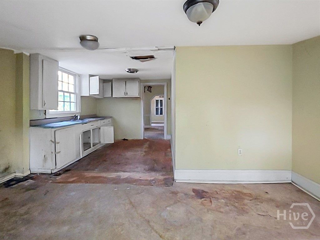 Image 20 of property listing at 842 E 37th Street, Savannah, GA 31401