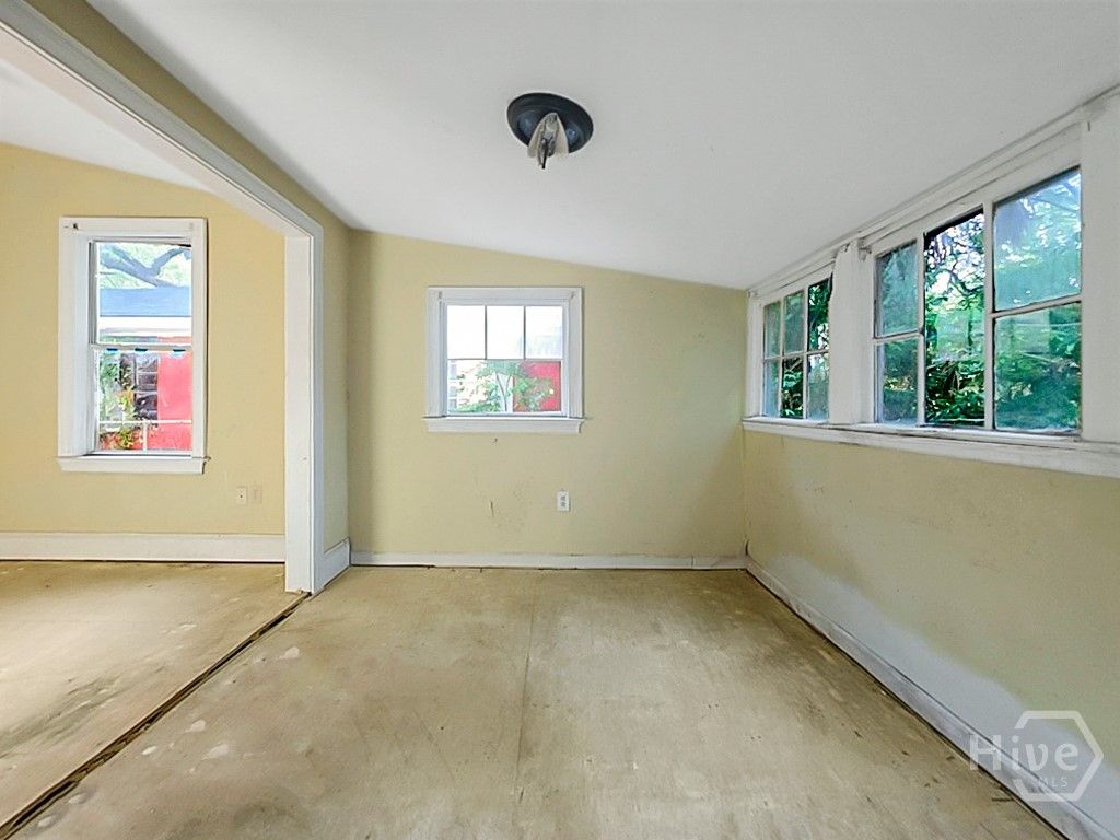 Image 21 of property listing at 842 E 37th Street, Savannah, GA 31401