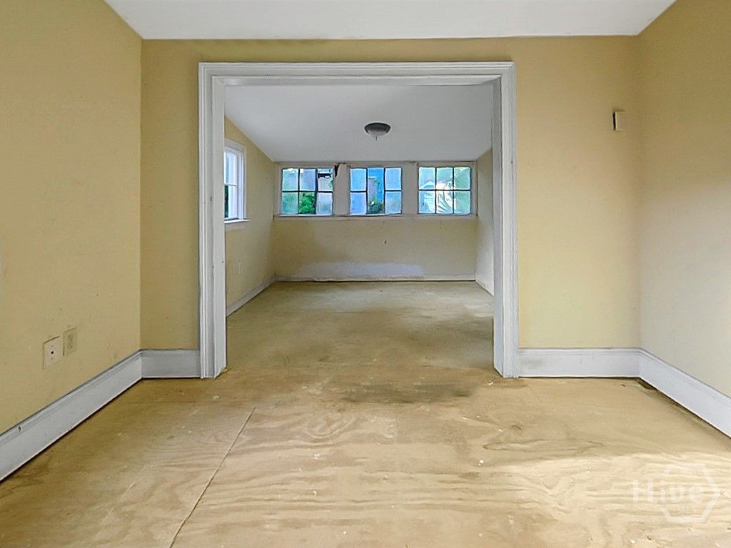 Image 27 of property listing at 842 E 37th Street, Savannah, GA 31401