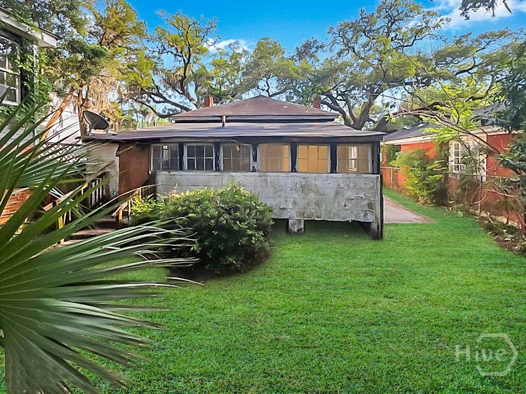 Image 6 of property listing at 842 E 37th Street, Savannah, GA 31401