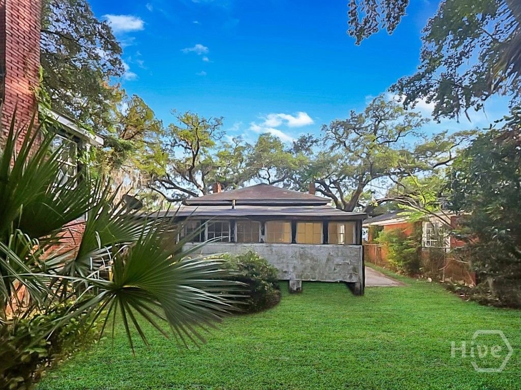Image 7 of property listing at 842 E 37th Street, Savannah, GA 31401