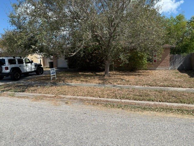 930 Salem Dr, Corpus Christi, TX 78412